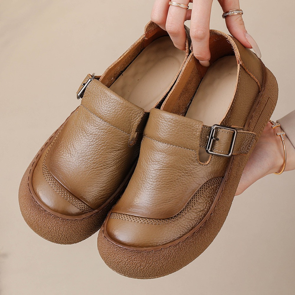 Leather Classic Strap - حذاء فردي غير رسمي للنساء ربيع