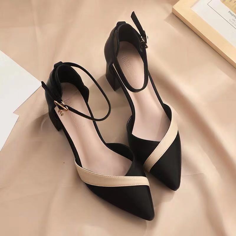 أحذية نسائية كلاسيكية بكعب مرب - مراجعة Leather Classic Strap وسعره