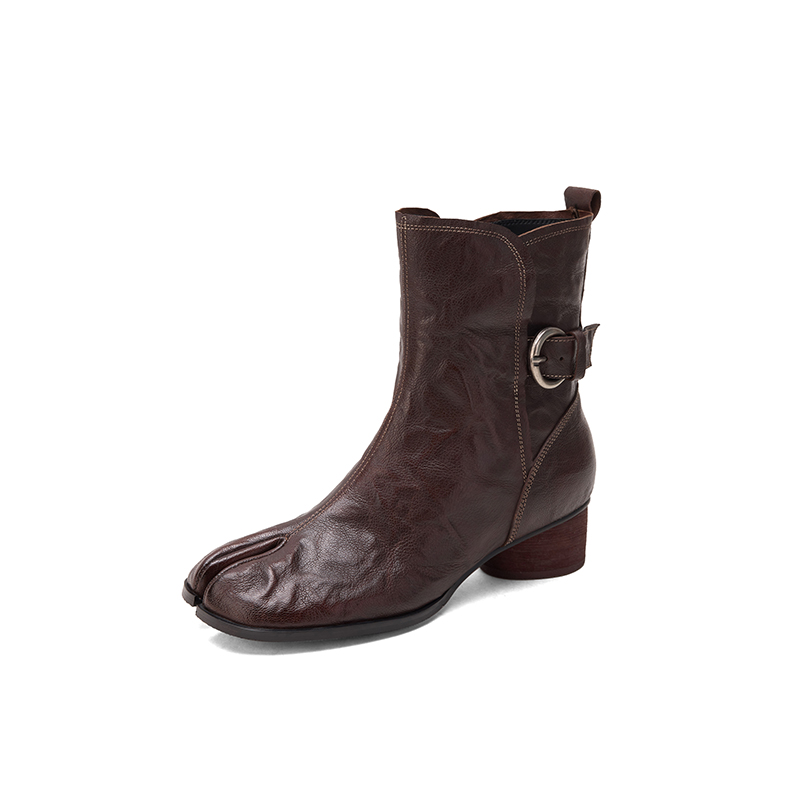أحذية كاحل تابي مصنوعة يدويًا  - مراجعة Leather Classic Strap وسعره